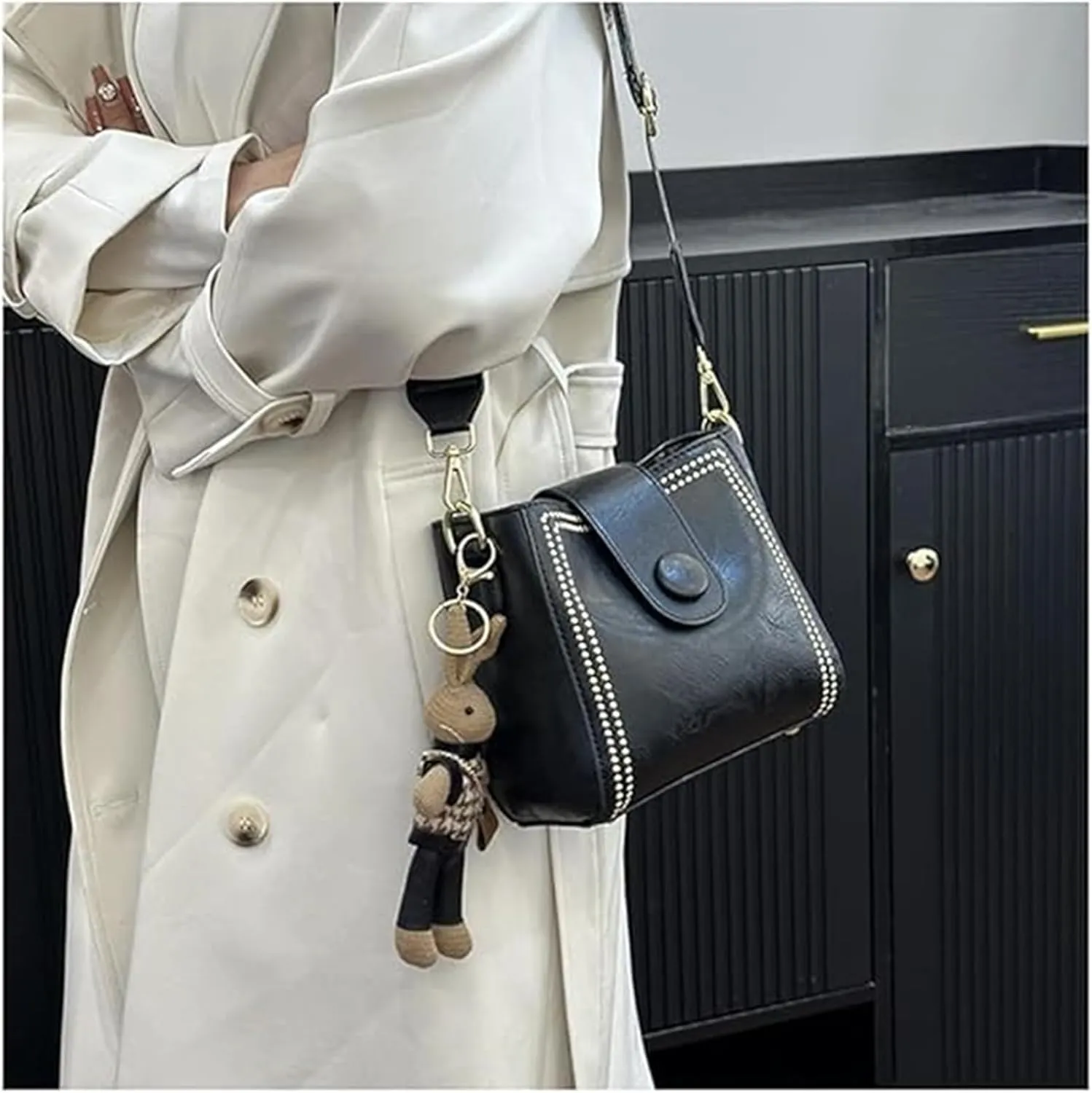 Bootara Bucket Bag, Women's Vintage Bunny Charm Bucket Bag, Crossbody Bag with Adjustable Wider Shoulder Strap