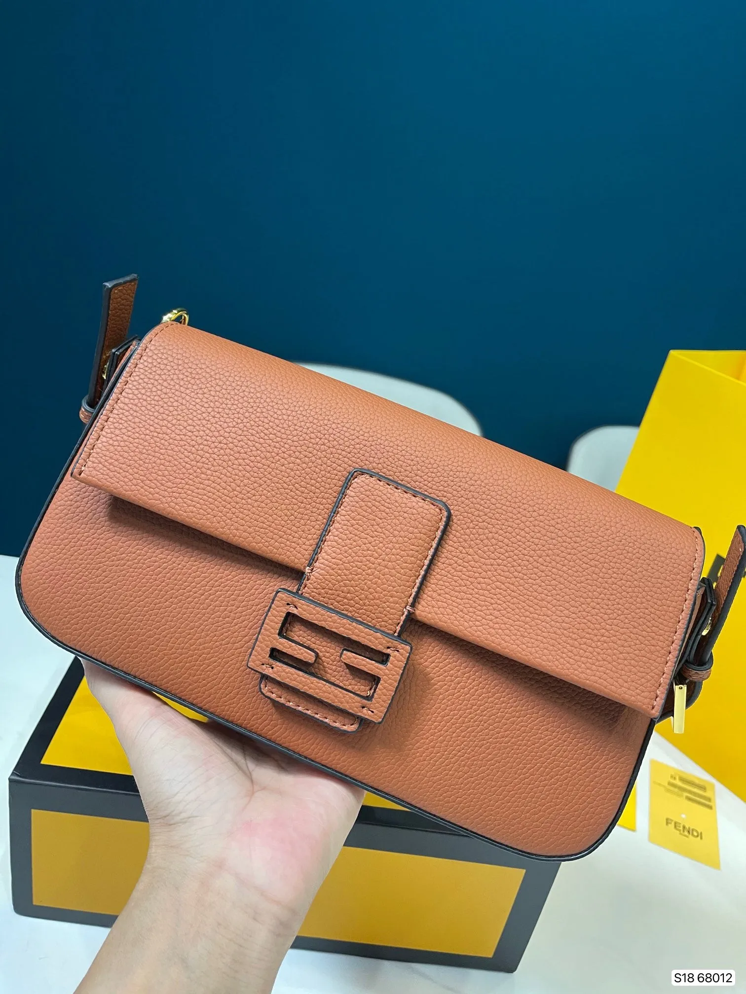 FF137 Leather Baguette Bag / 10.2x5.5x1.56inch