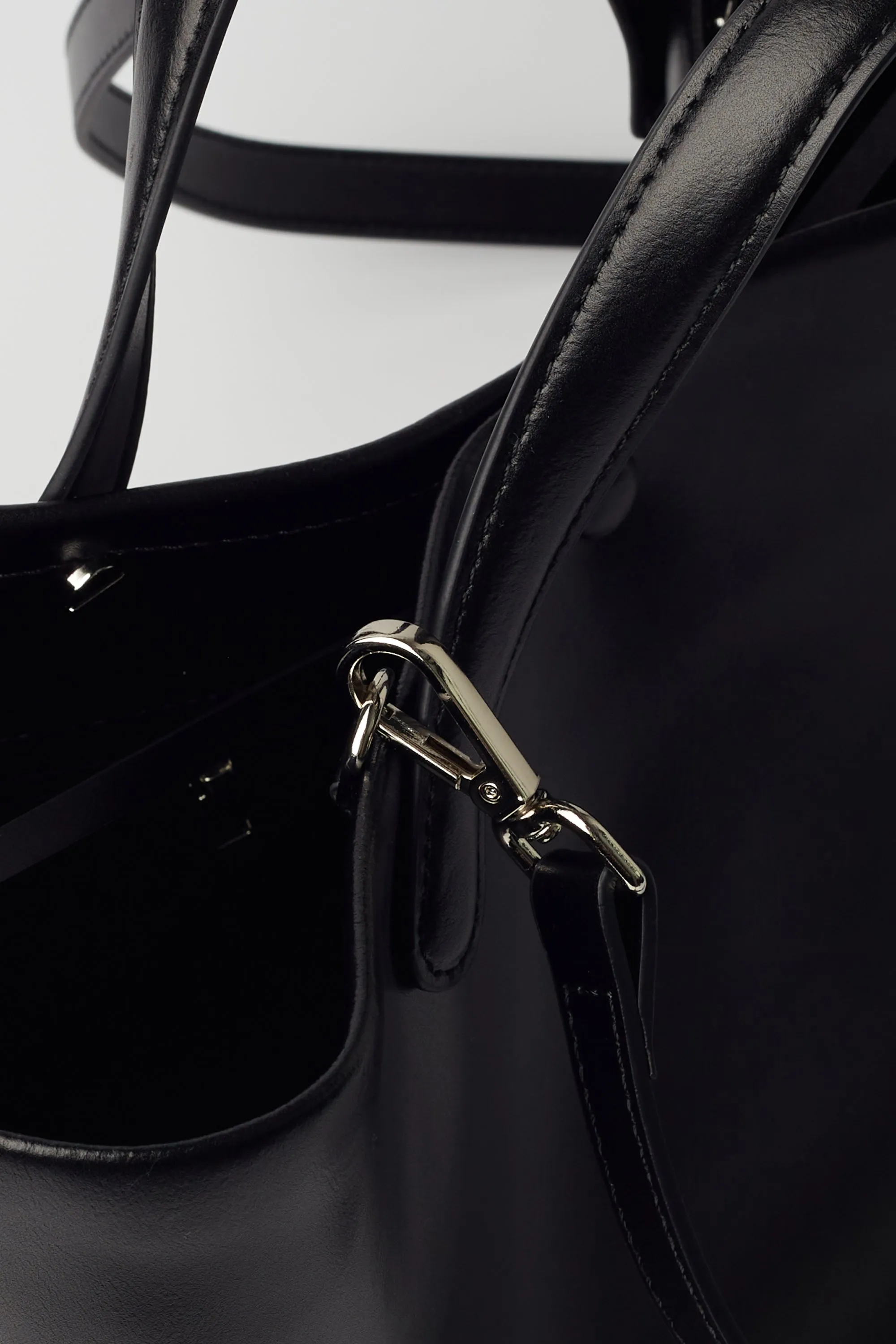 STRUCTURED LEATHER HANDBAG